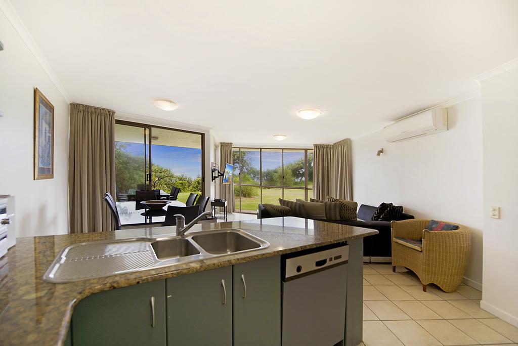 Whale Watch Ocean Beach Resort Point Lookout Room photo